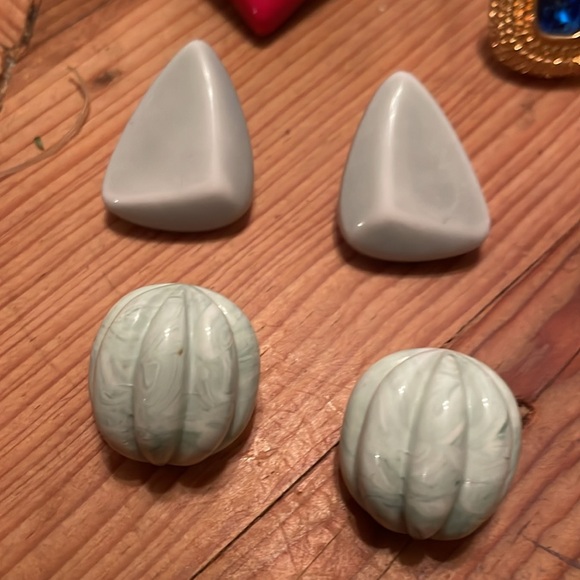 Vintage bundle of 1980 earrings - Picture 3 of 8